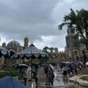 【ディズニー】ゲリラ豪雨でパークが一部冠水、ゲストが緊急避難「雨と雷がやばい」9/2